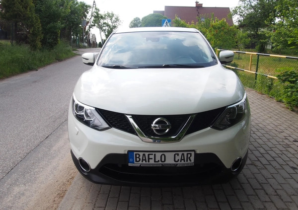 Nissan Qashqai cena 57500 przebieg: 125000, rok produkcji 2015 z Chełmno małe 79